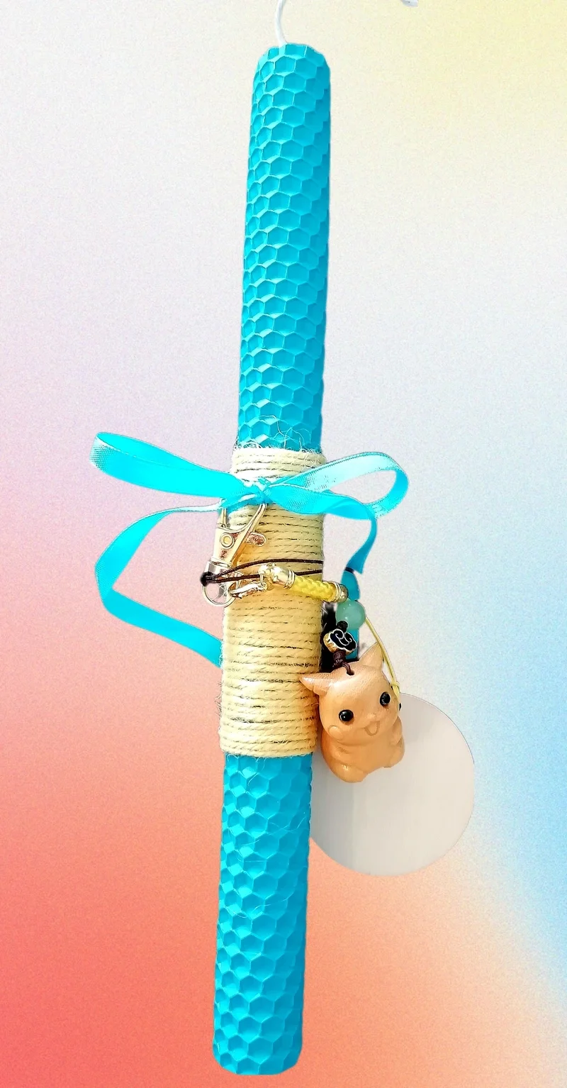 Χειροποίητη Πασχαλινή Λαμπάδα Γαλάζιο από κερί μέλισσας - Μπρελόκ ξύλινο Pokemon Pikachu με δυνατότητα προσωποποίησης Πασχαλινή Λαμπάδα Pokemon - Πίκατσου - Image 1